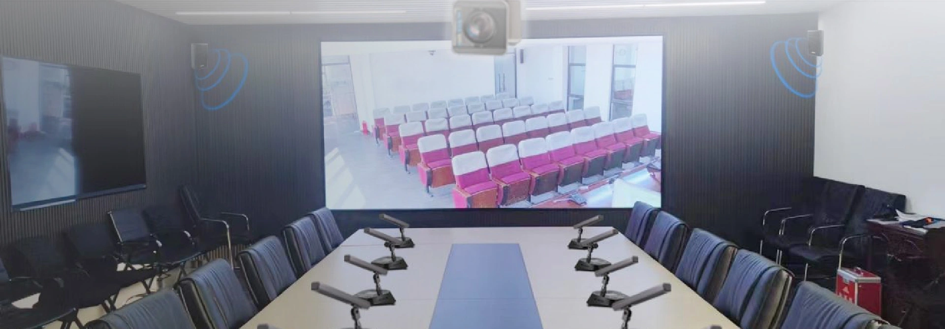 Sistema di conferenza distribuito e sala conferenze intelligente