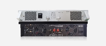 Amplificatore digitale professionale a doppio canale (8Ω; 2x400W)